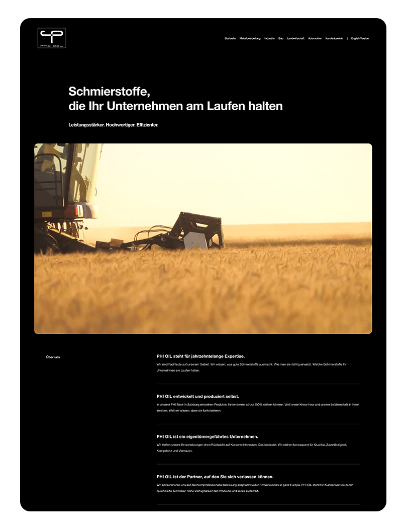 PhiOil-Ipad Website von Phi Oil. Erntemaschine fährt durch ein goldenes Weizenfeld bei warmem Abendlicht.